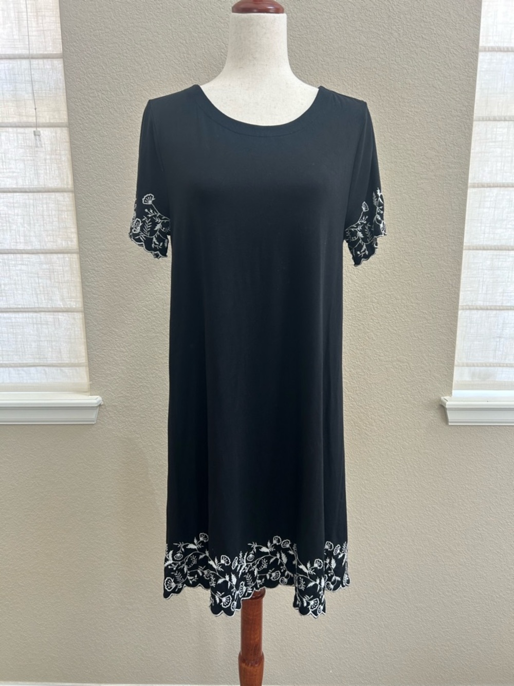 Loft M Black Knit Shift Dress with White Floral Embroidery